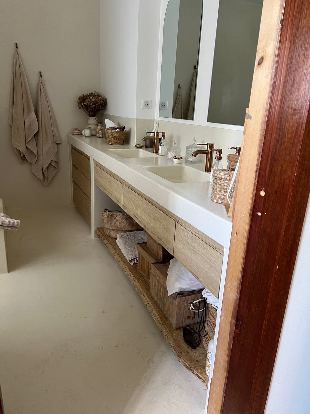 Meuble de salle de bains en bois massif