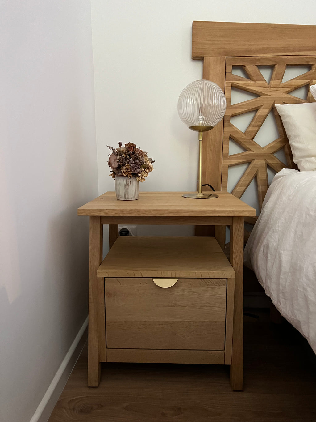 Table de chevet en chêne massif Sen-Wood Atelier
