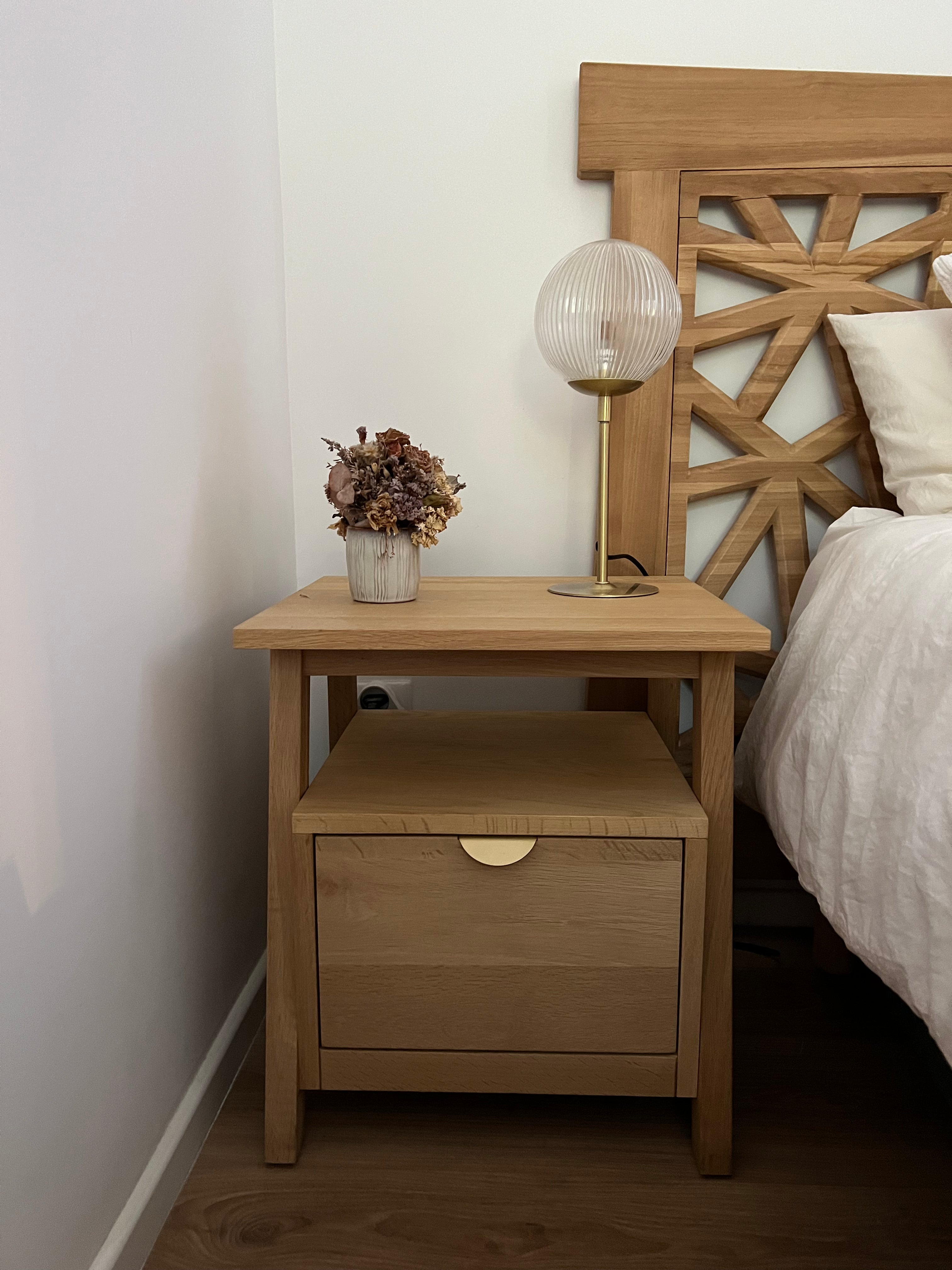 Table de chevet en chêne massif Sen-Wood Atelier
