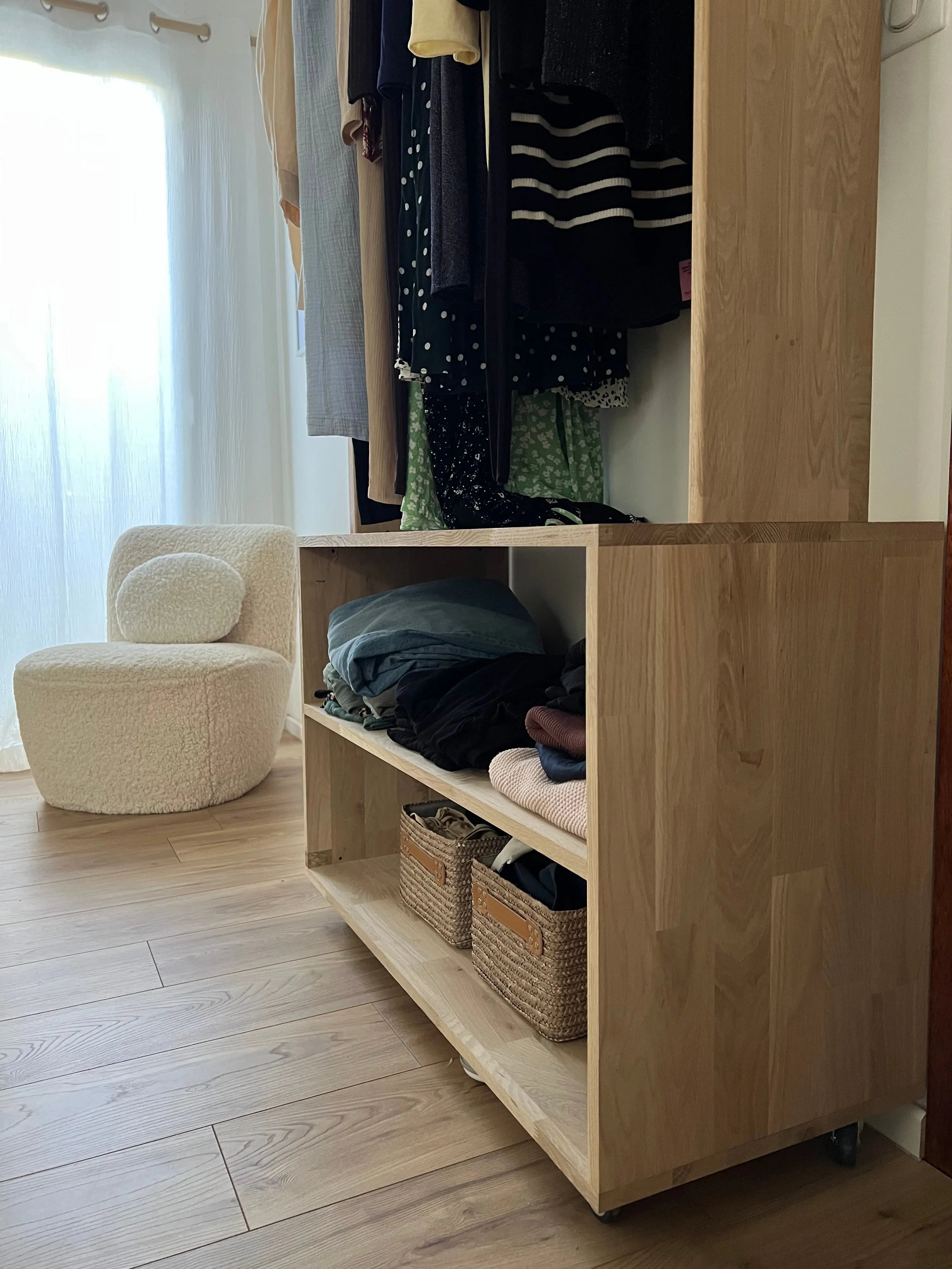 Dressing ouvert en chêne massif